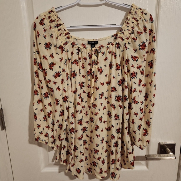 torrid Tops - Torrid Ivory Floral Blouse